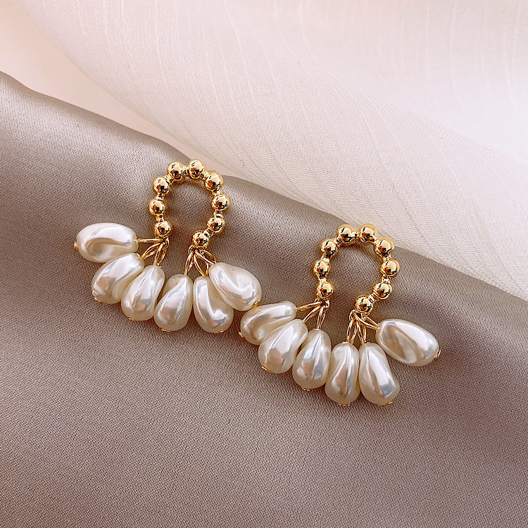 Female Pearl earrings™ | Boucles perles féminines