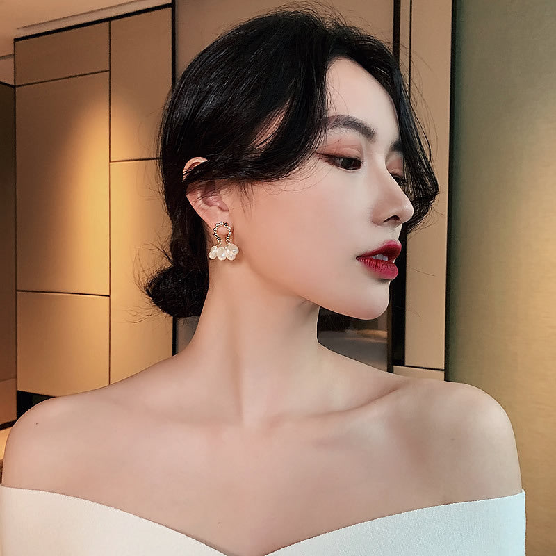 Female Pearl earrings™ | Boucles perles féminines